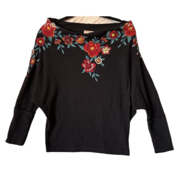 Umgee Sweater Top Small Off Shoulder Black Embroidered Floral Dolman Waffle Knit - Picture 3 of 13